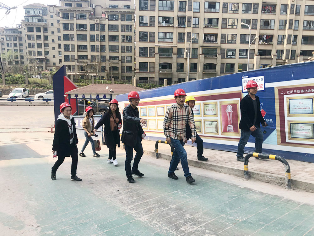 華潤置地領導蒞臨我司視察指導